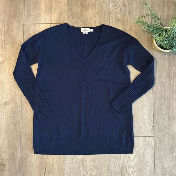 Vineyard Vines Sweaters - VINEYARD VINES WOOL AND CASHMERE BLEND NAVY V MECK SWEATER SIZE XS